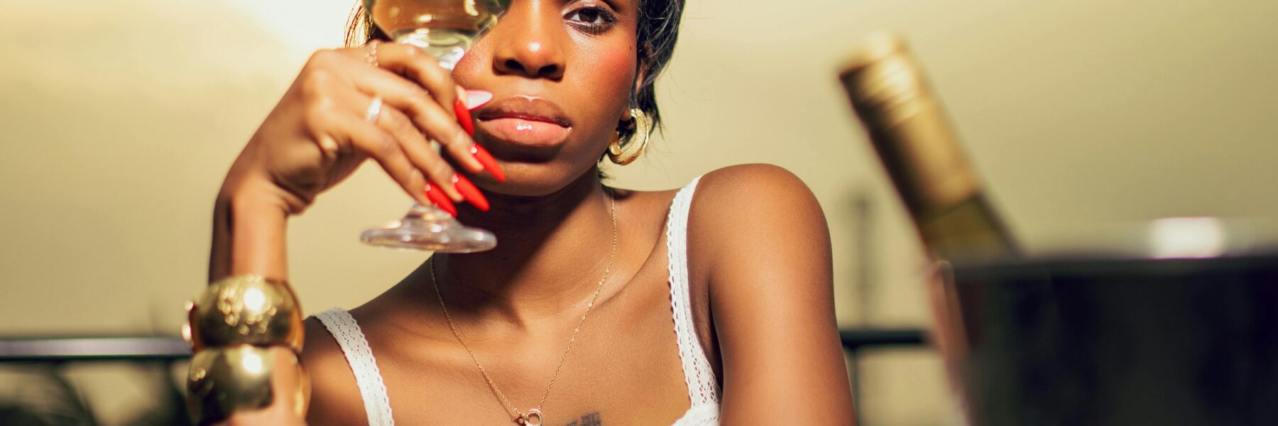 Montre de plongée de luxe sur modèle