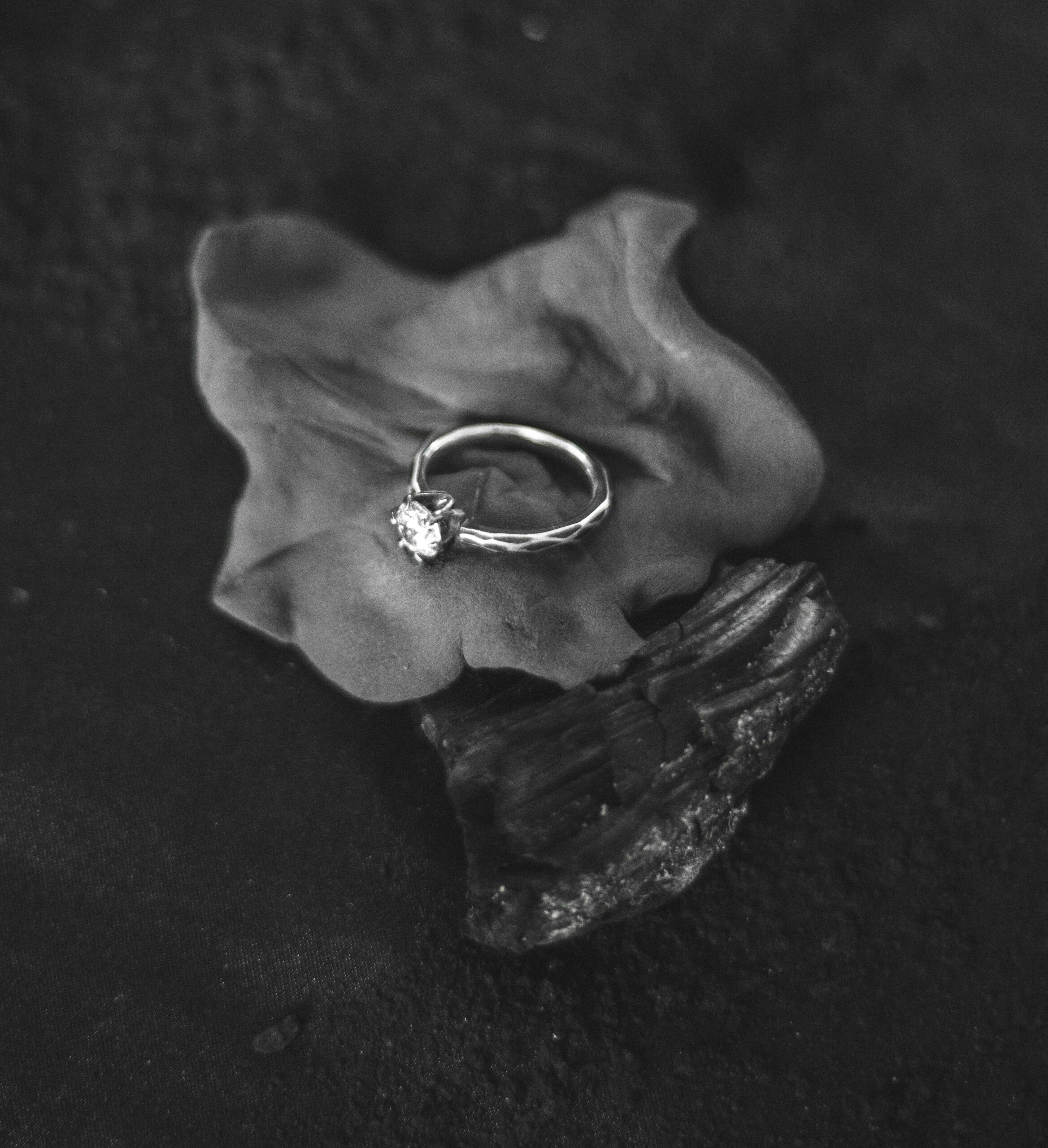 Bague de fiançailles solitaire en diamant, gros plan